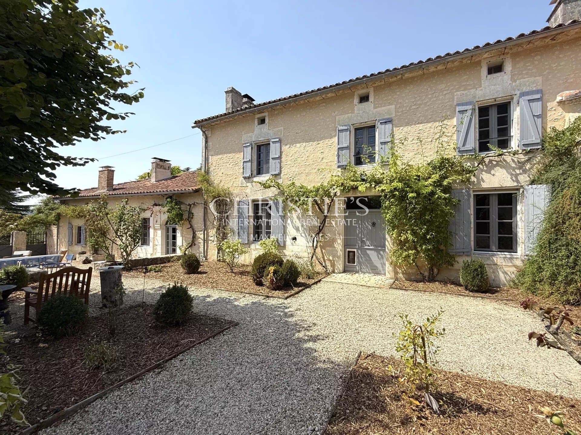 EXCEPTIONAL ESTATE WITH BREATHTAKING VIEWS OF THE VILLEBOIS-LAVALETTE CASTLE