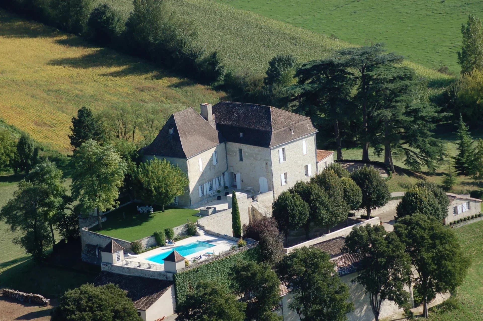 Elegant château estate featuring guesthouses, 6.5 hectares of lush land, a serene lake, and a luxurious swimming pool.