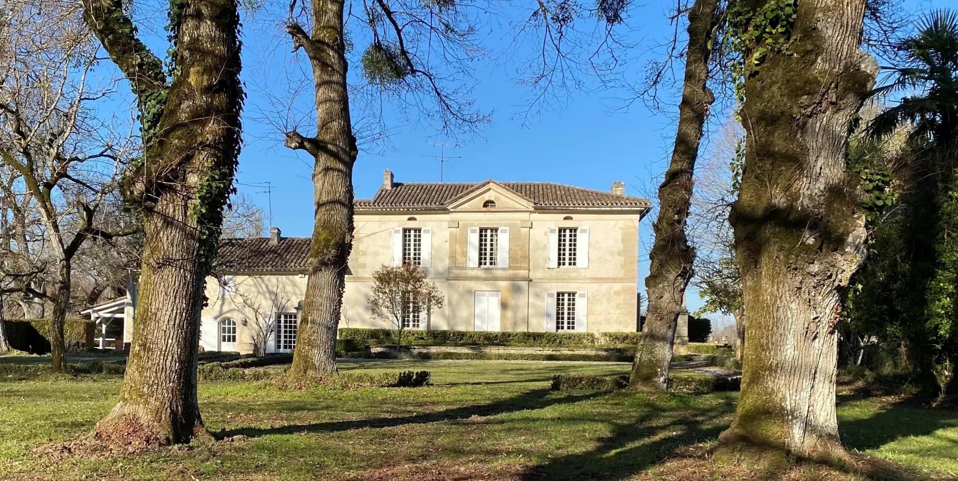 Attractive property for sale in the Entre-Deux-Mers with great potential