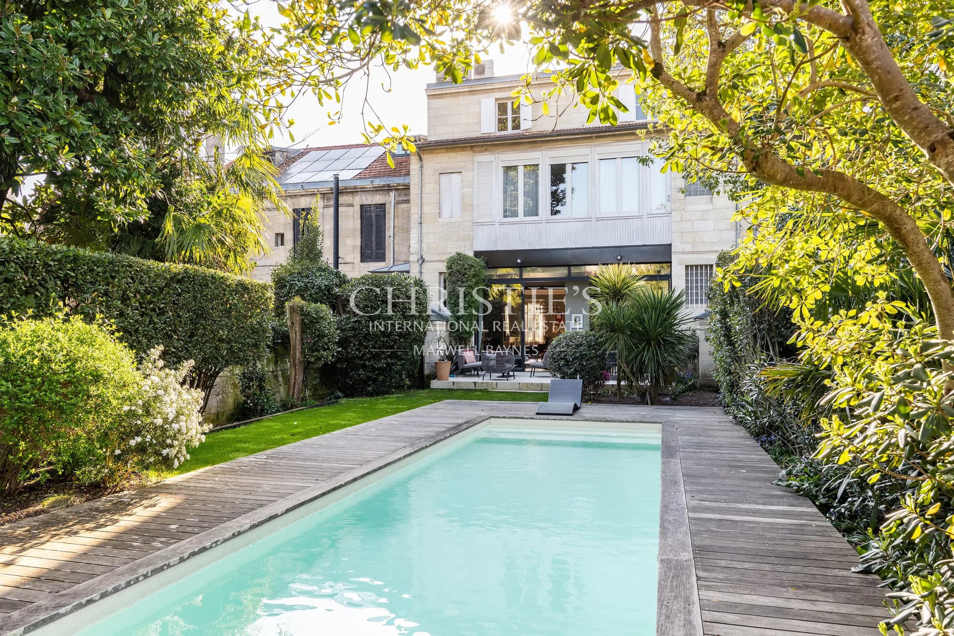 BORDEAUX LABOTTIÈRE - ÉLÉGANTE MAISON DE MAÎTRE AVEC JARDIN ET PISCINE