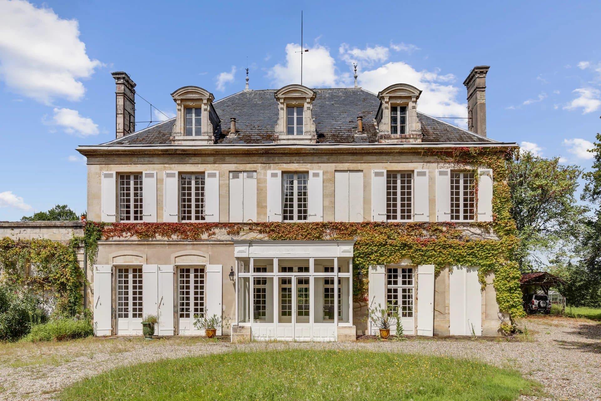 Cénac - 20 min. from Bordeaux - Beautiful Manor house with outbuildings