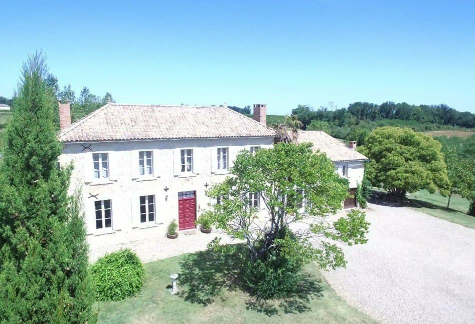 19th Century Farmhouse with private Golf Course