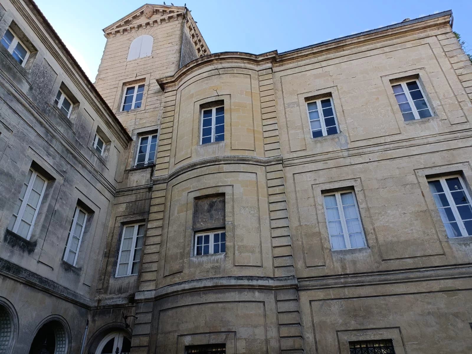 For sale 19th century town house in the heart of Libourne