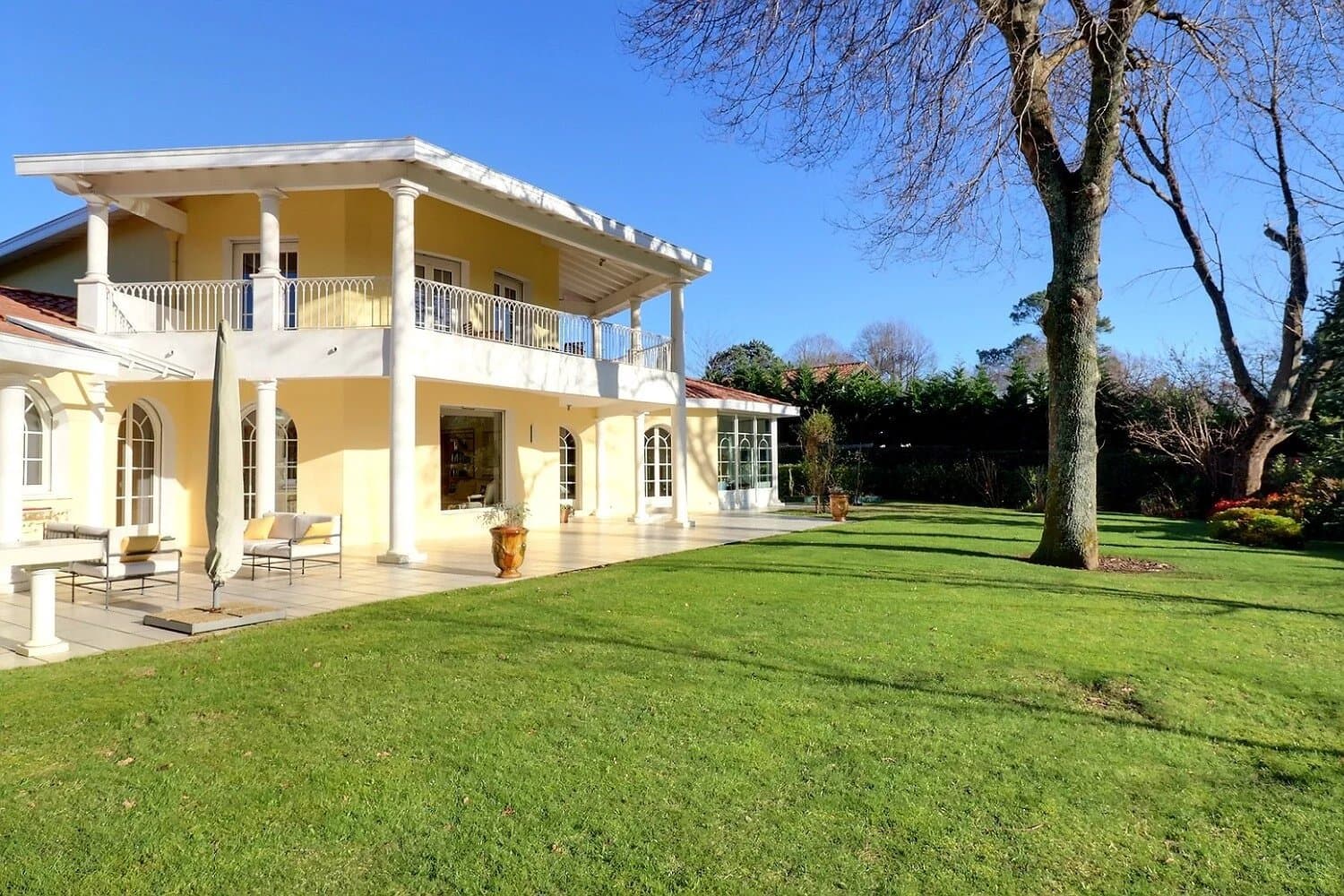 BIARRITZ – A SPACIOUS PROPERTY IN A DELIGHTFUL ENVIRONMENT