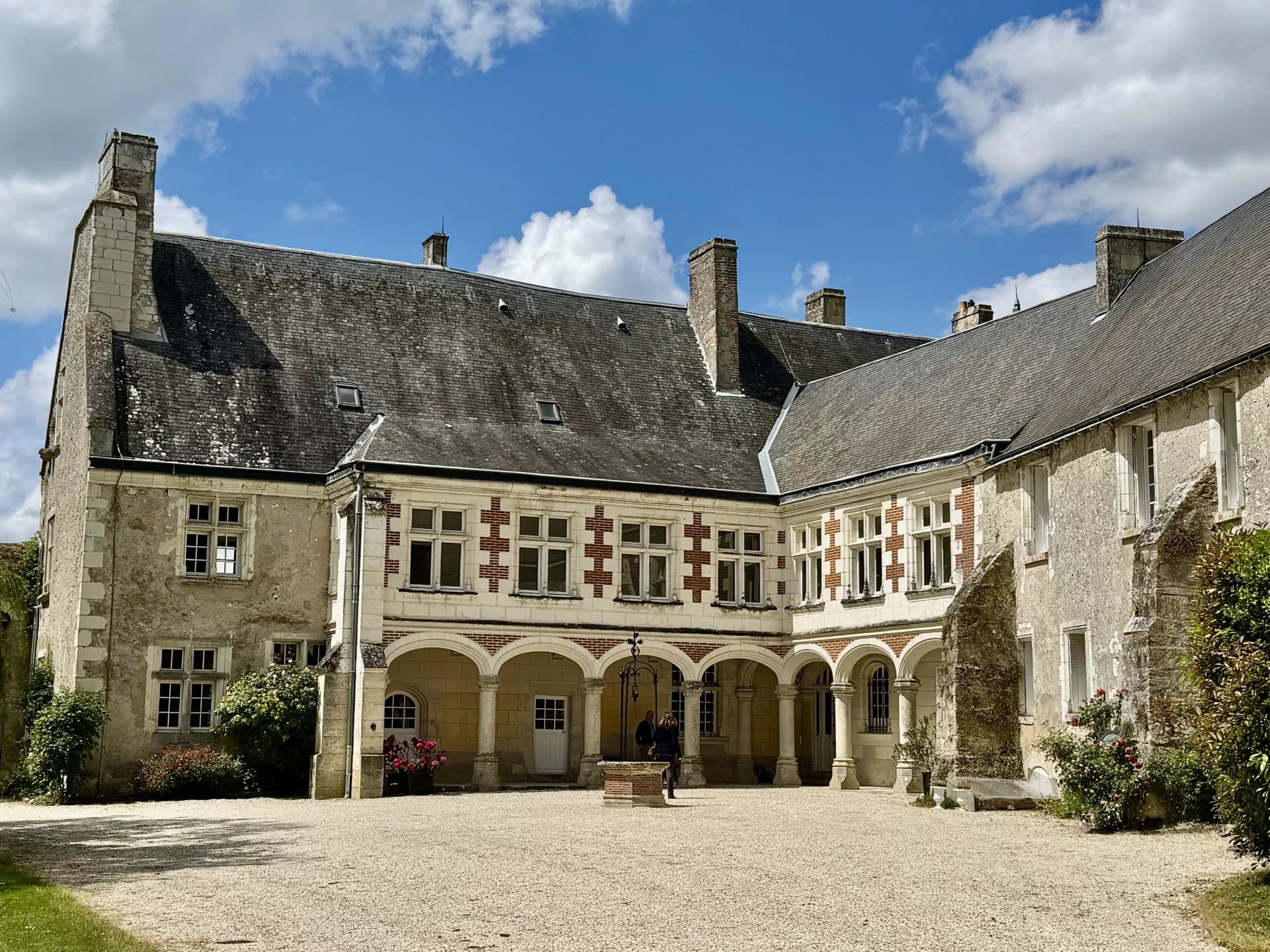 Magnifique château historique de la vallée de la Loire, superbement rénové, dans son parc de 5 hectares.