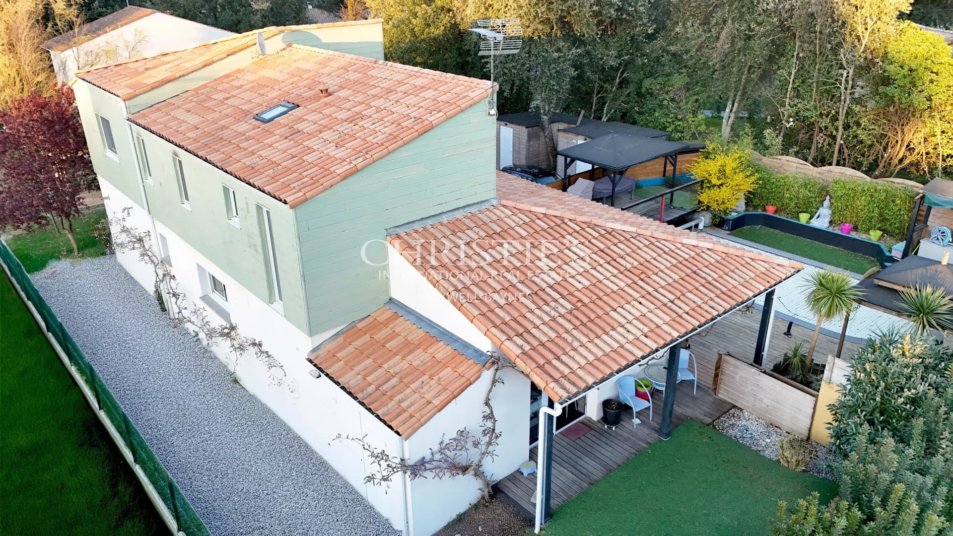 Bright villa with pool in Meschers, close to the beach and Royan