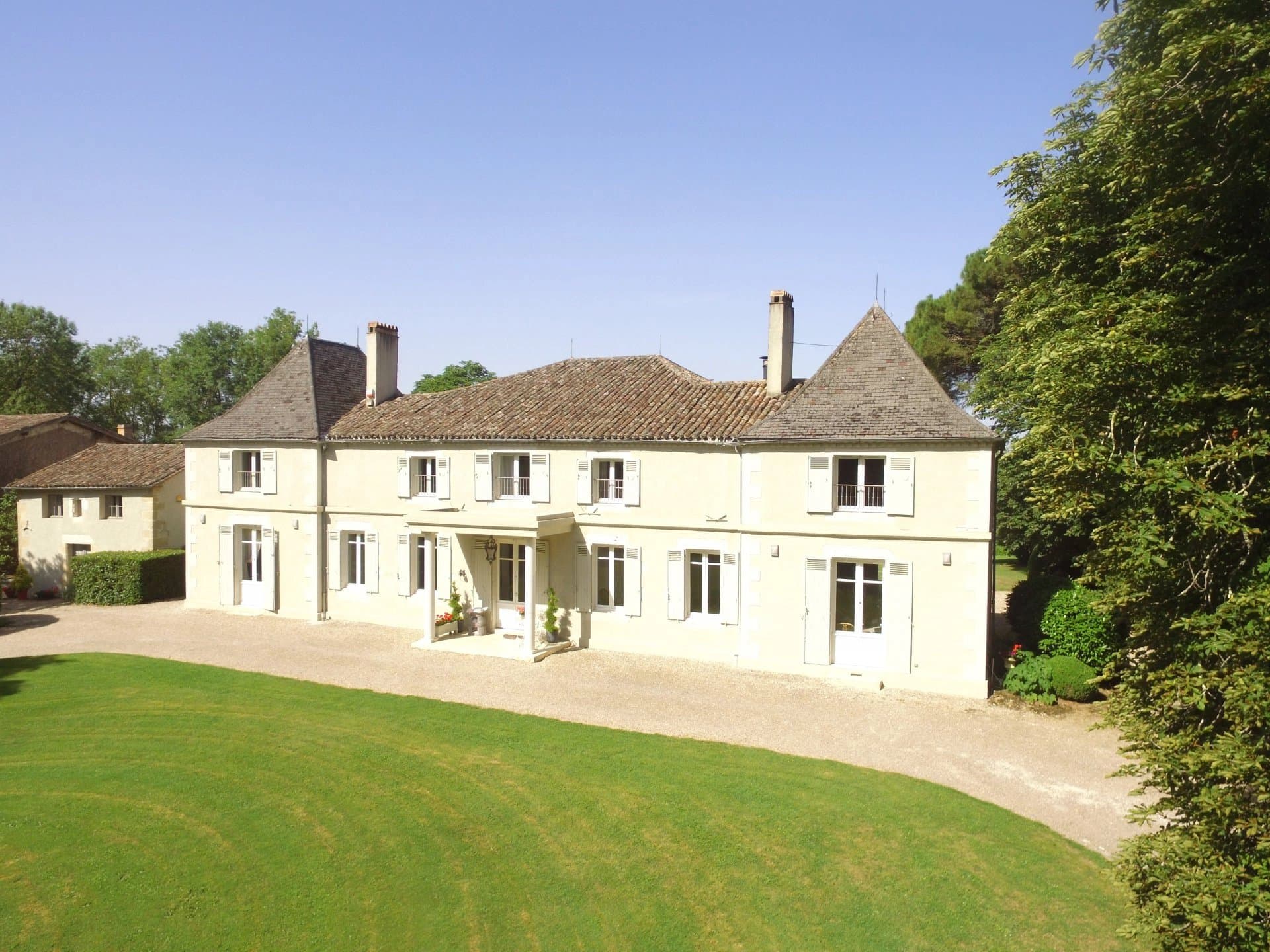 Near Bergerac - elegant Château/Country Estate with panoramic views