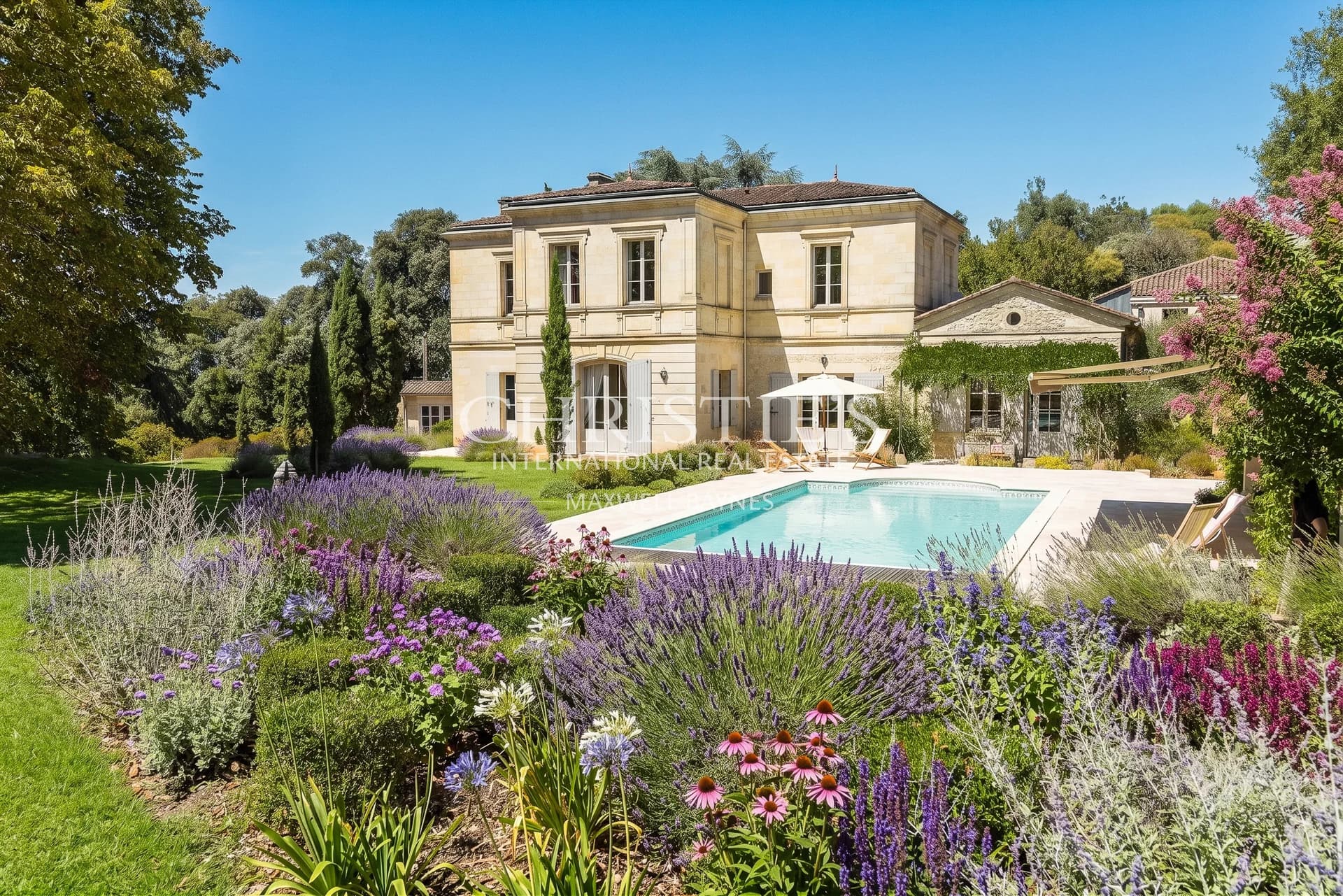 Bordeaux – Propriété de caractère avec vue panoramique, parc privé de 2 hectares, aux portes de la ville.