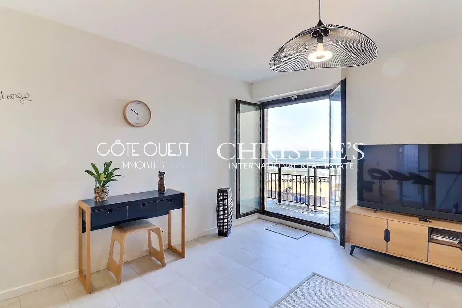 A 2-room apartment with a garage and cellar in Capbreton