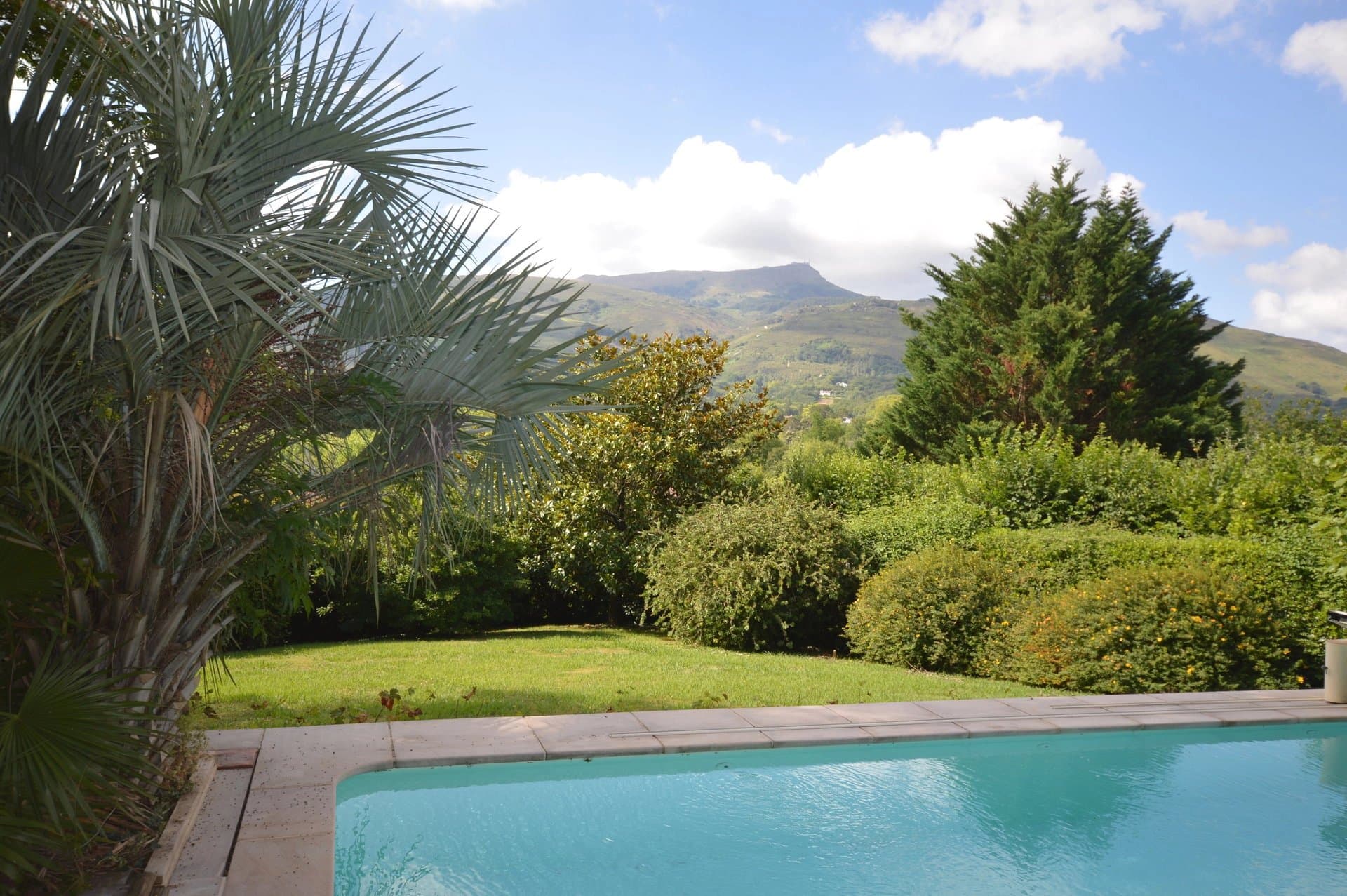 MAISON AVEC PISCINE A VENDRE A ASCAIN