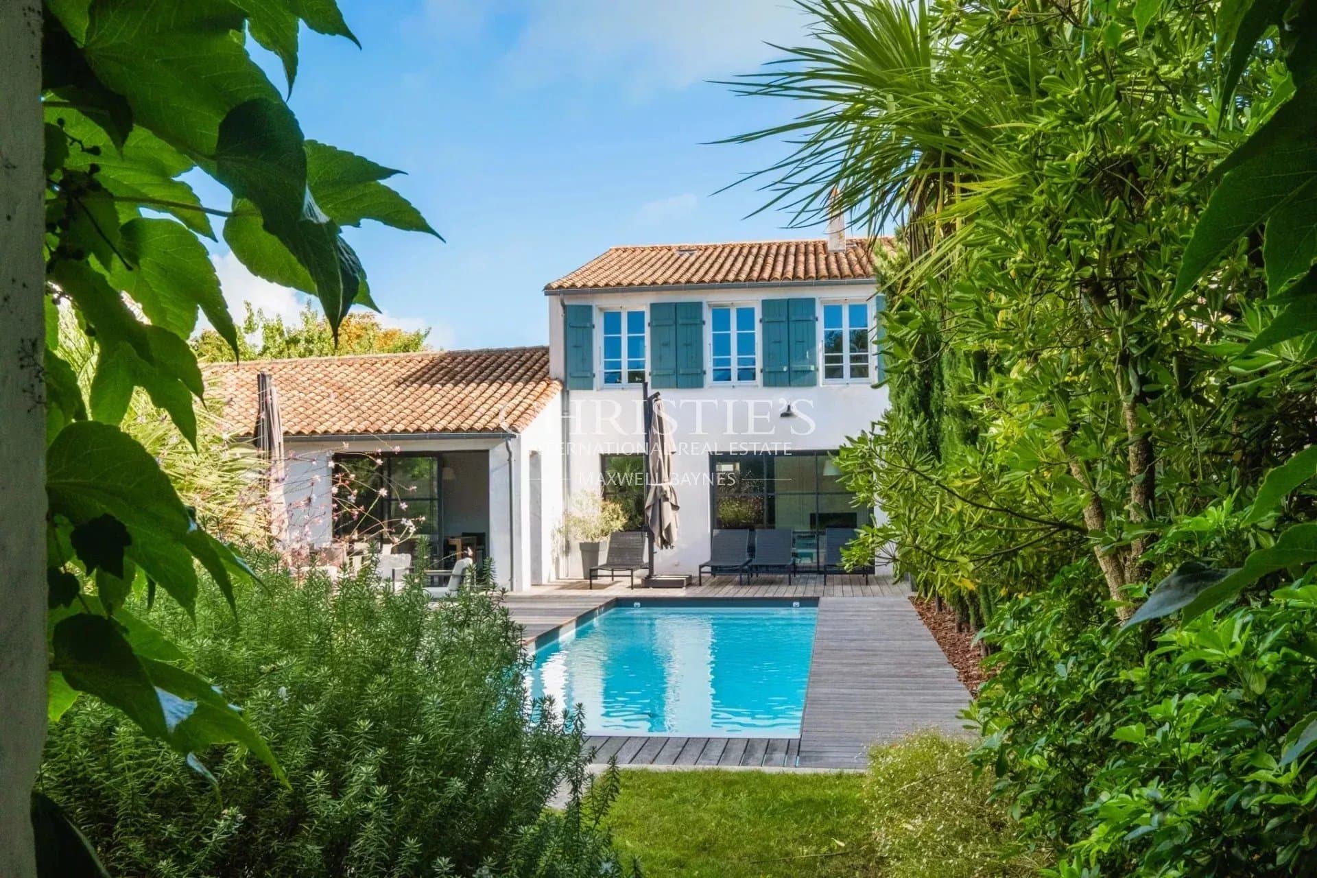 Architect-designed villa 200 m²: elegance and privacy in the heart of La Flotte