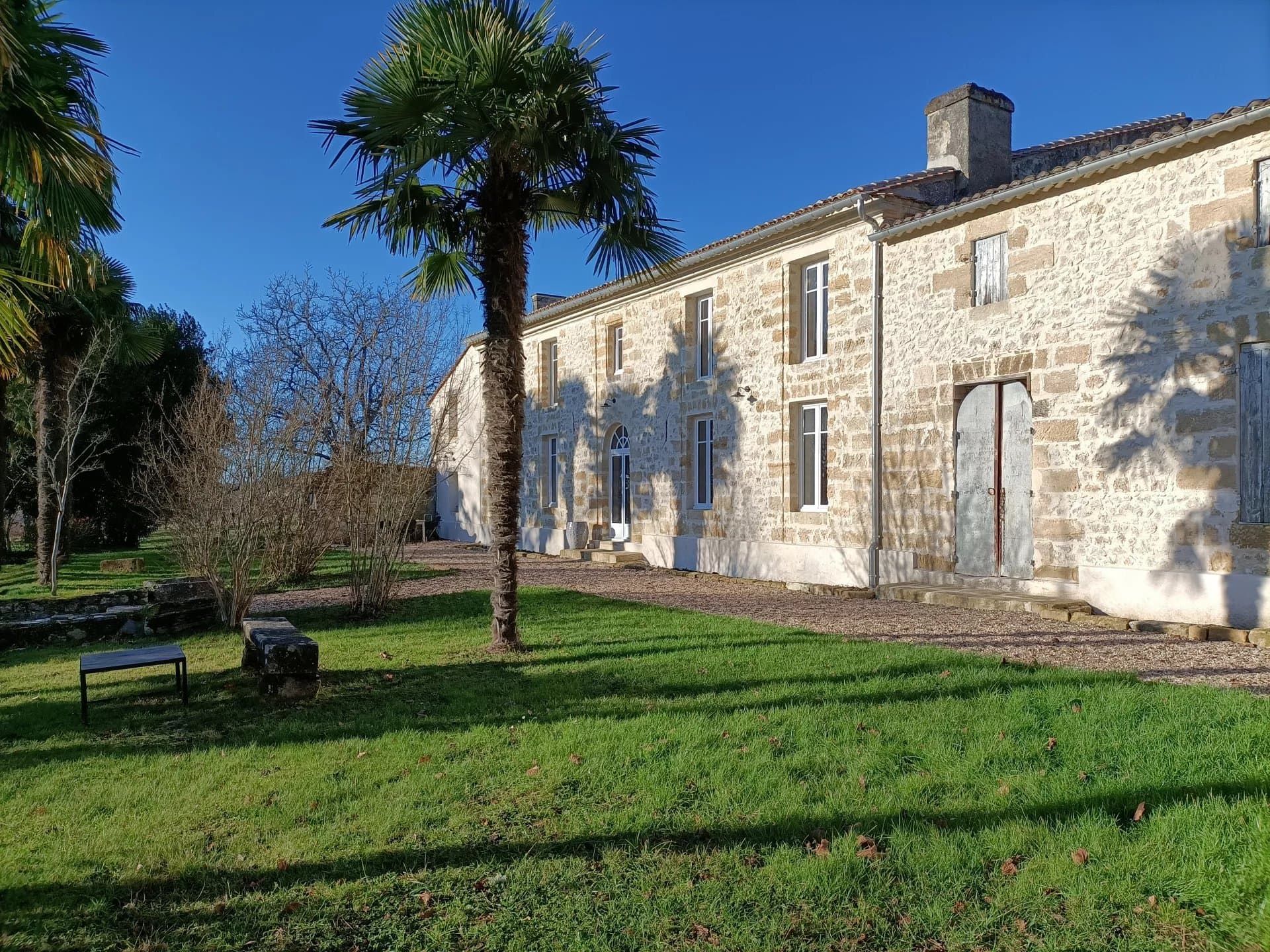 Beautiful vineyard estate in the Libourne region