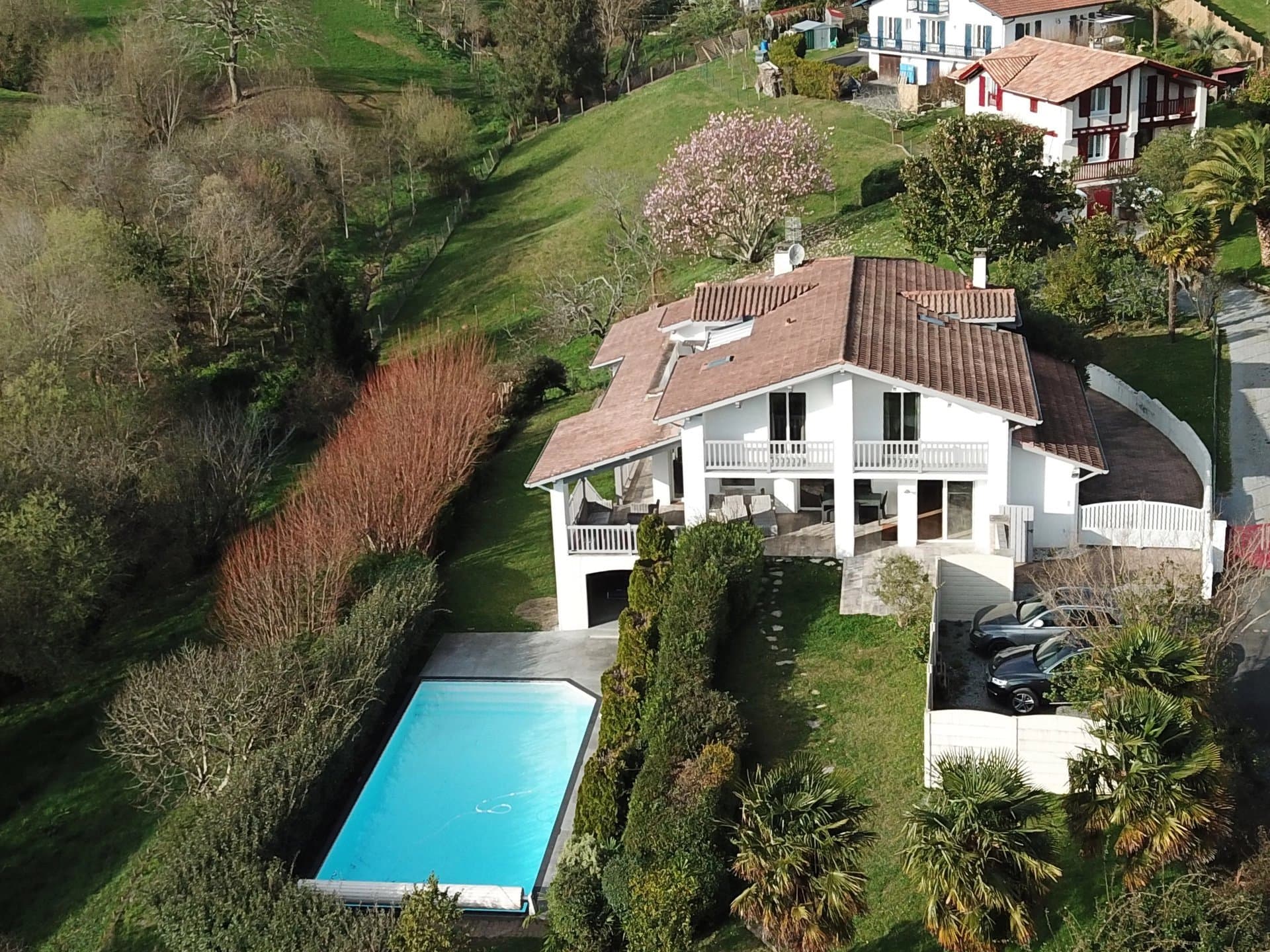 A PROPERTY NEAR ARCANGUES GOLF COURSE ENJOYING A VIEW OF THE ICONIC RHUNE MOUNTAIN