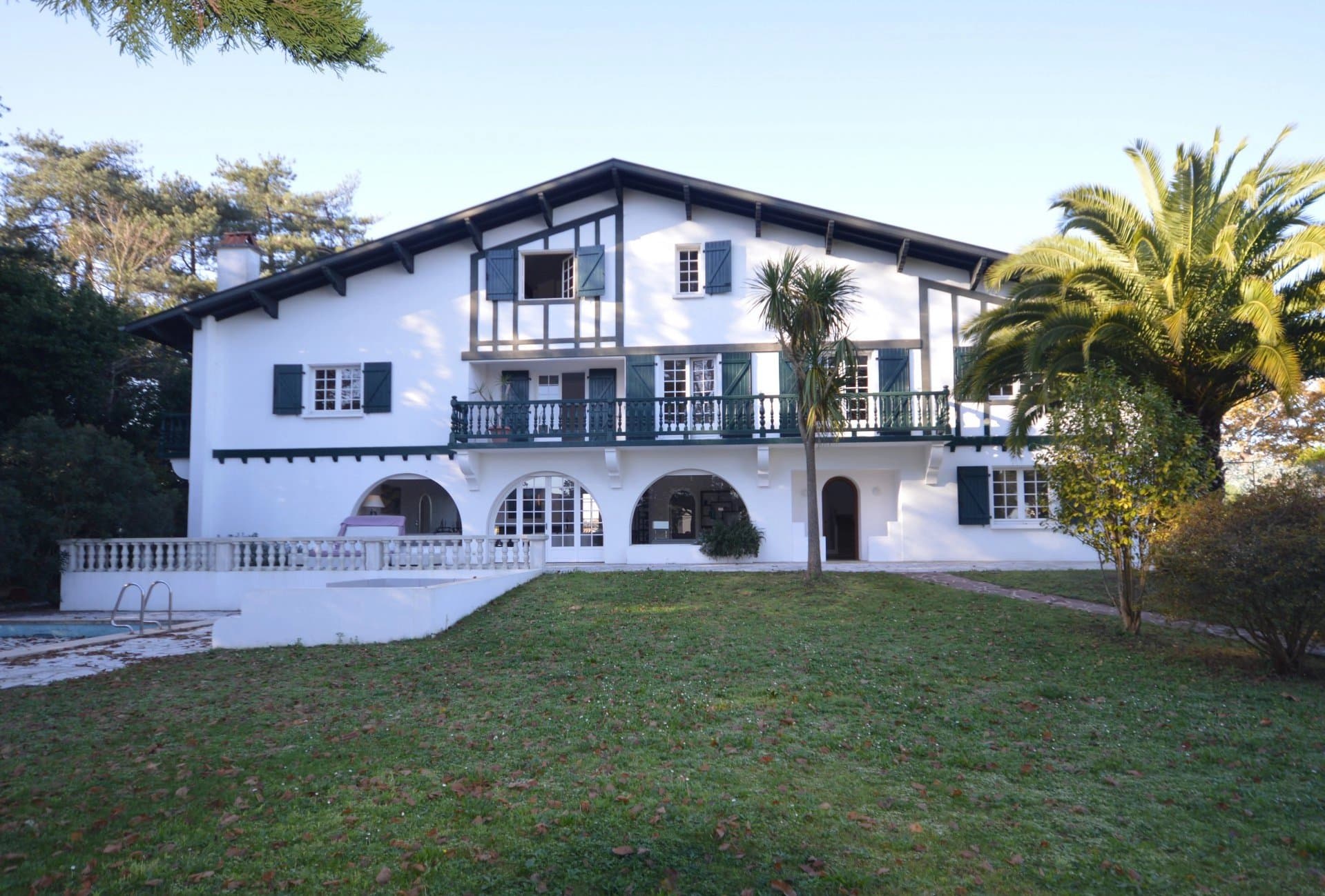 A VENDRE BIARRITZ, SPLENDIDE MAISON FAMILIALE NEO BASQUE DE 450 M² SUR PARC ARBORE DE 2400 M²