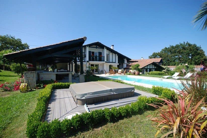 A VENDRE MAISON AVEC PISCINE, VUE MONTAGNE EXCEPTIONNELLE
