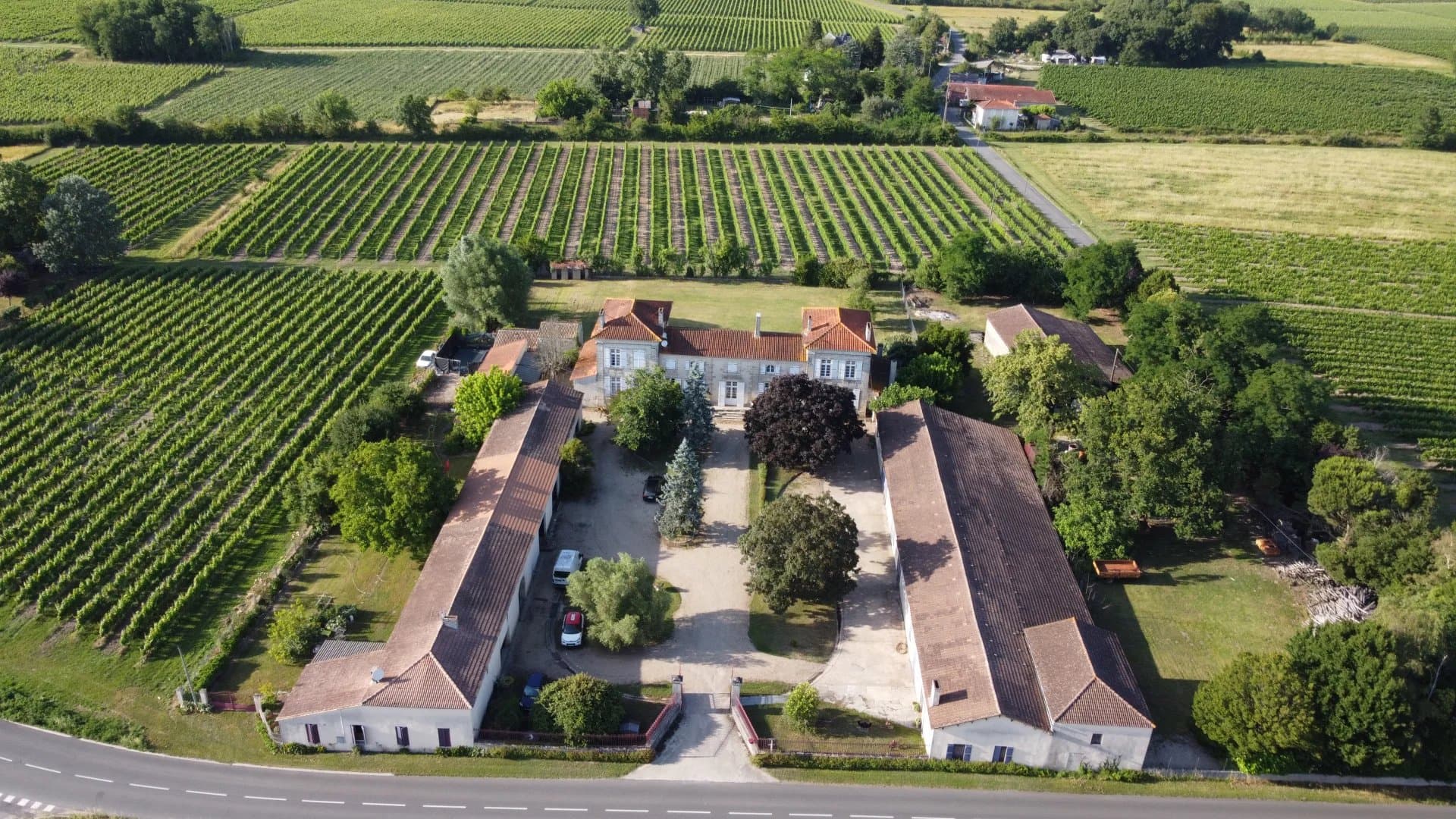 A vendre - propriété viticole de 11 ha - Belle chartreuse à rénover