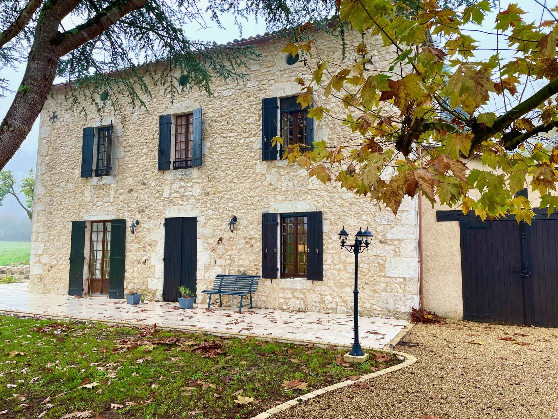 Joli cottage en pierre avec 1ha de terrain près de Bergerac