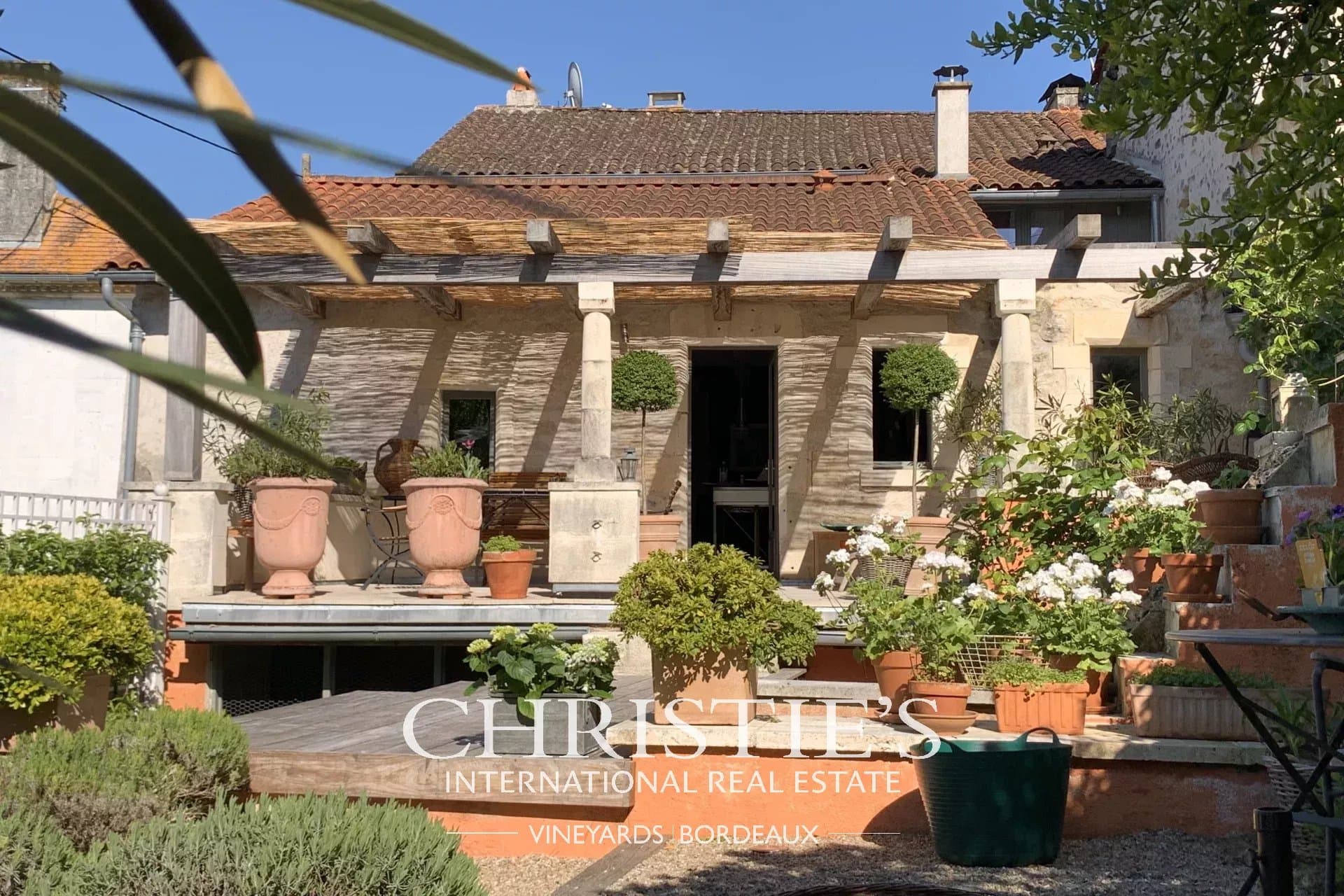Exclusive: Luxurious 17th-century village house meticulously renovated in Verteillac