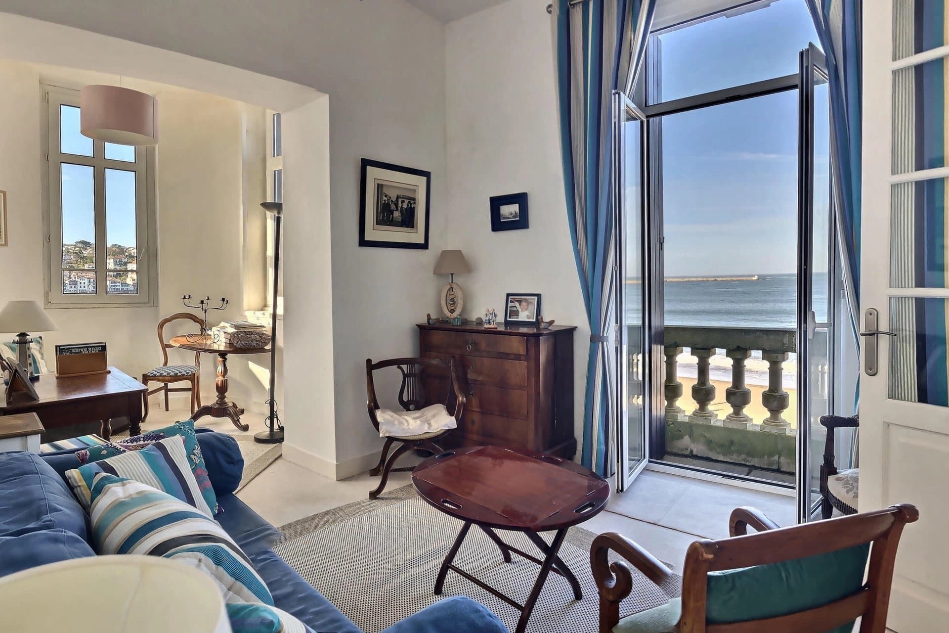 A VENDRE SAINT JEAN DE LUZ APPARTEMENT 3 PIECES VUE MER/FOR SALE 3 ROOMS APPARTEMENT WITH SEA VIEWS