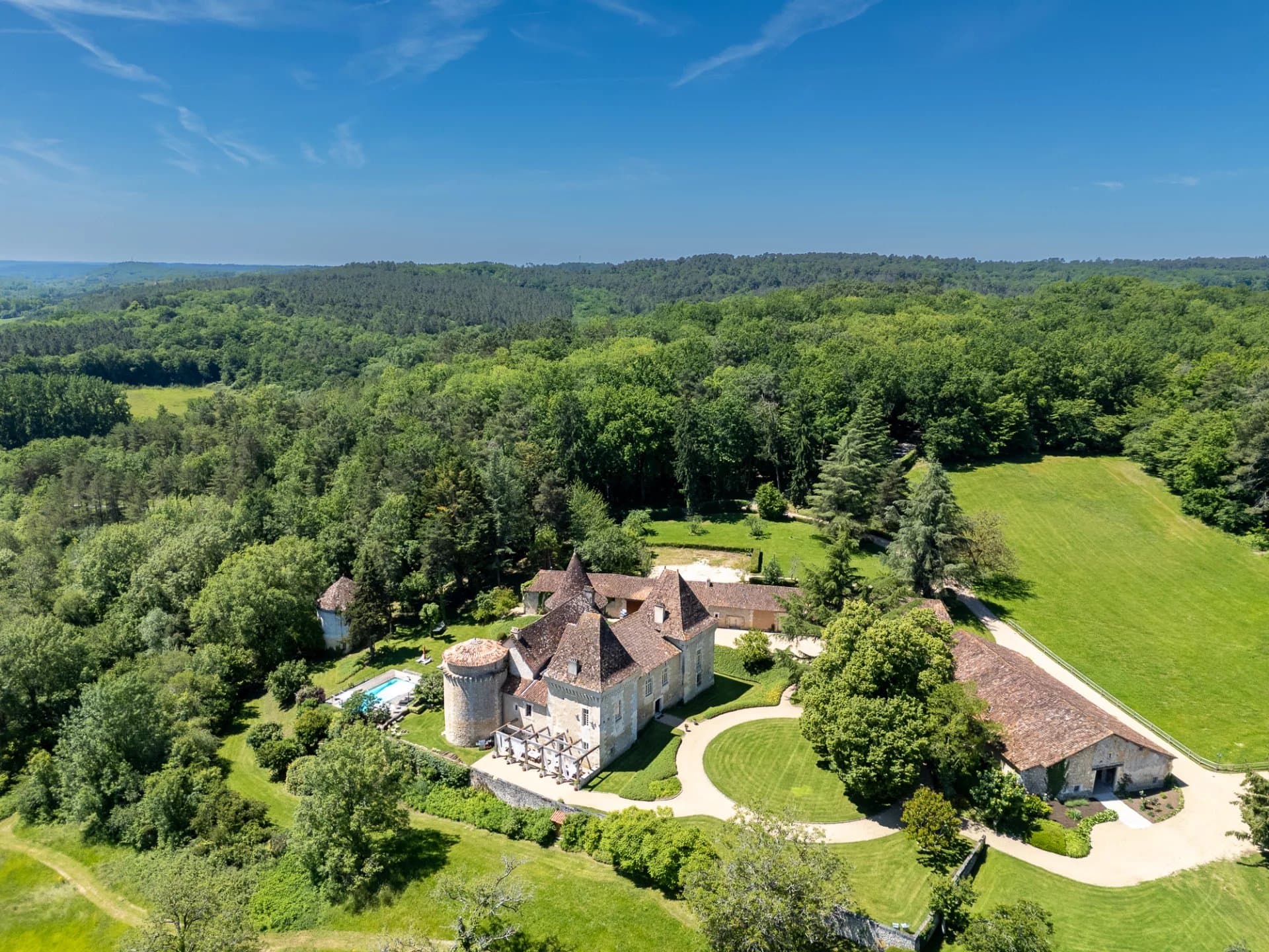 DORDOGNE - magnifique château, rénovation très haut de gamme