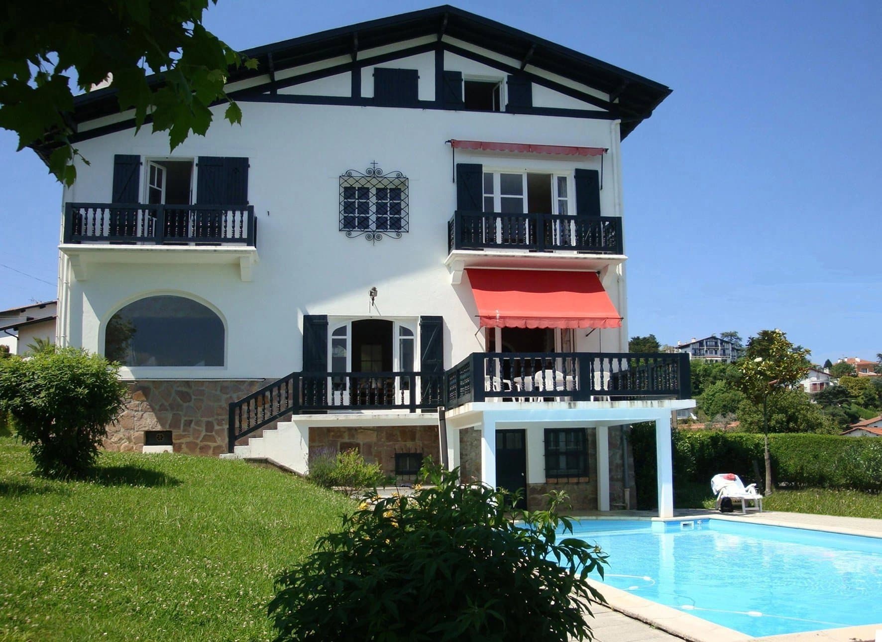 A VENDRE CIBOURE MAISON 11 PIÈCES AVEC PISCINE