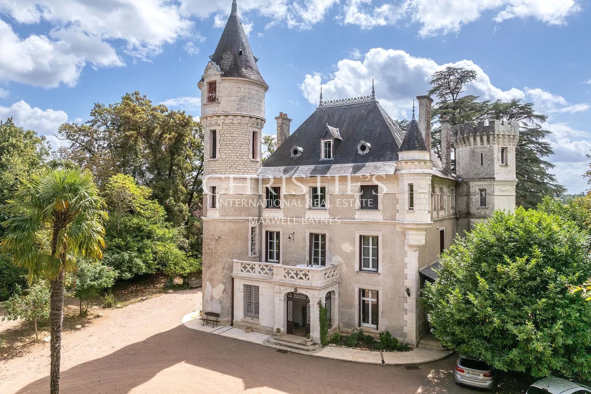 Exceptional architecturally individual and striking Château Estate in the Périgord Vert