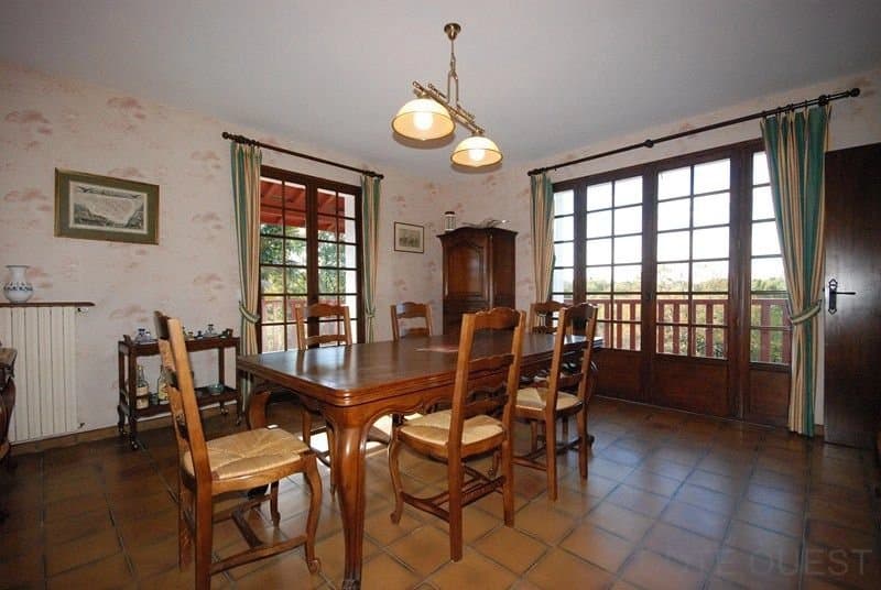 ARCANGUES, A VENDRE GRANDE MAISON BASQUE SUR PRES DE 2 Ha DE TERRAIN
