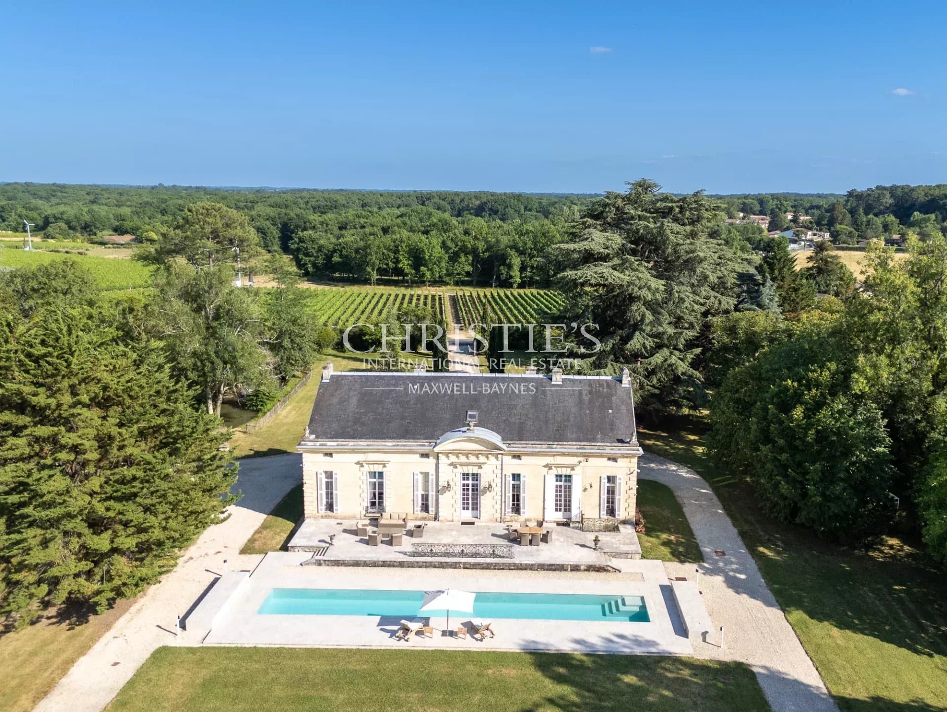 Exceptional 18th Century lifestyle, award-winning, luxury hobby vineyard estate