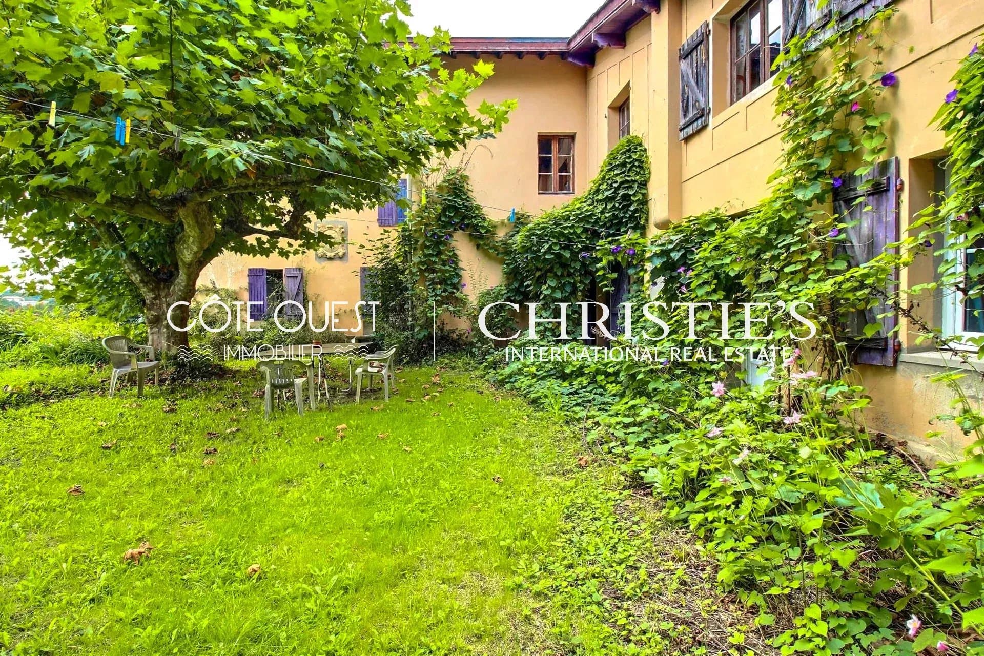 À vendre Saint-Jean-de-Luz - Propriété à rénover avec dépendances, terres et bois