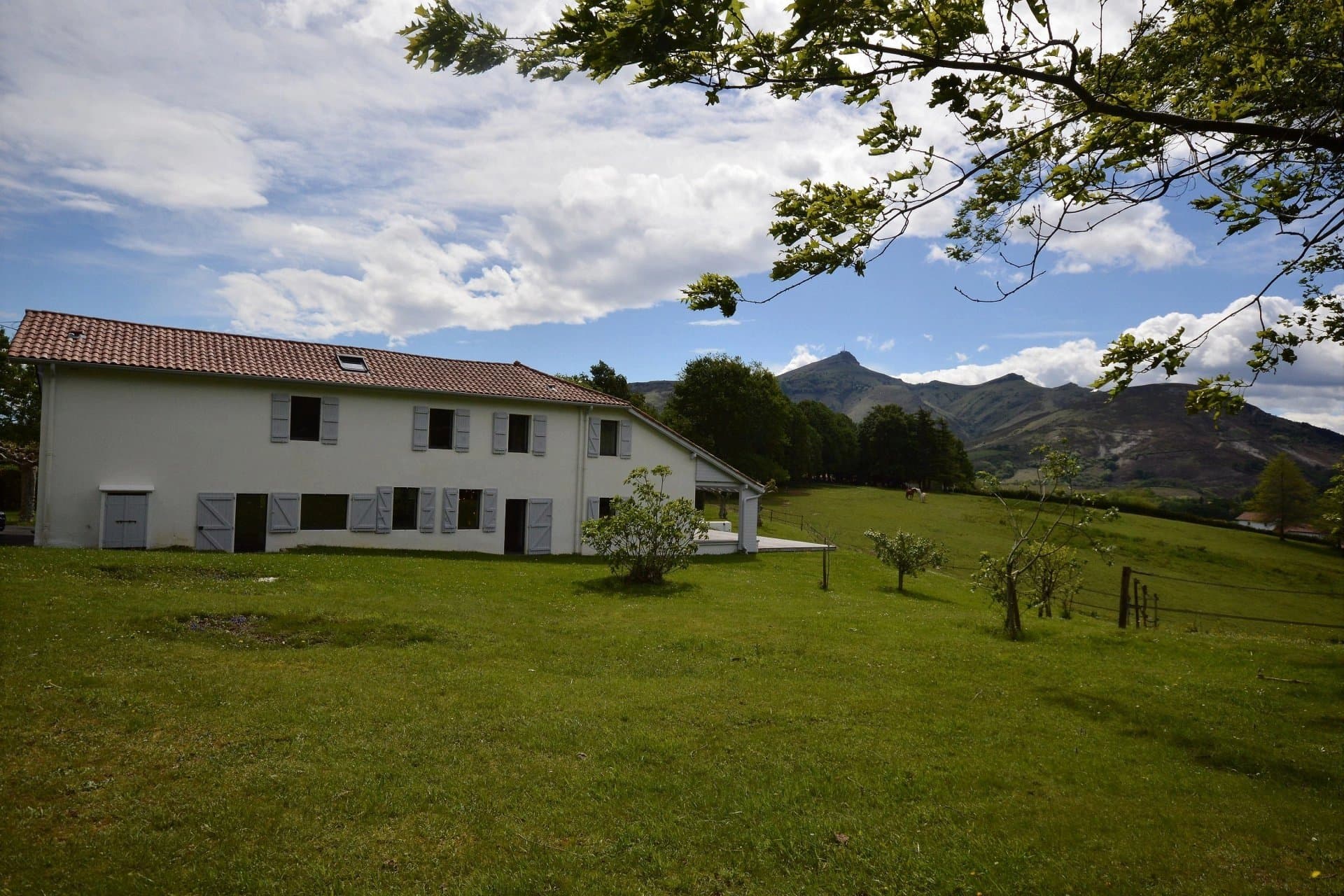 URRUGNE. A PROPERTY SET IN 4.5 HECTARES